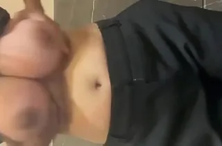 Indian handsomeness gets her cunny and throat gobbled before obtaining a roasting and gooey runny