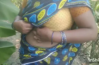 Aunty Saanthi2 gets her pussy pounded unconnected with a big cock outdoors